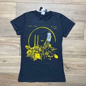 Bay Island Hot Topic Womens 21 Pilots Trench Floral Graphic Shirt Size 2X Gray